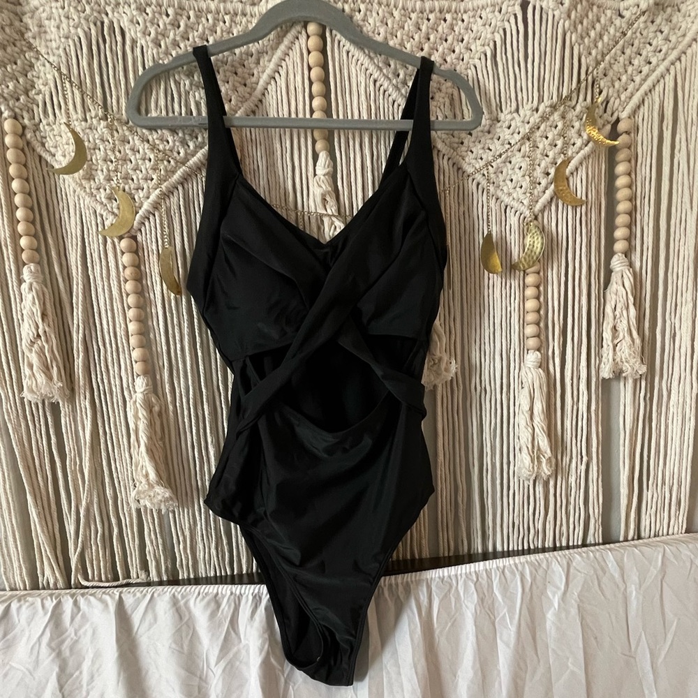 Plain Cut Out Twist One Piece Swimsuit NWT Never worn